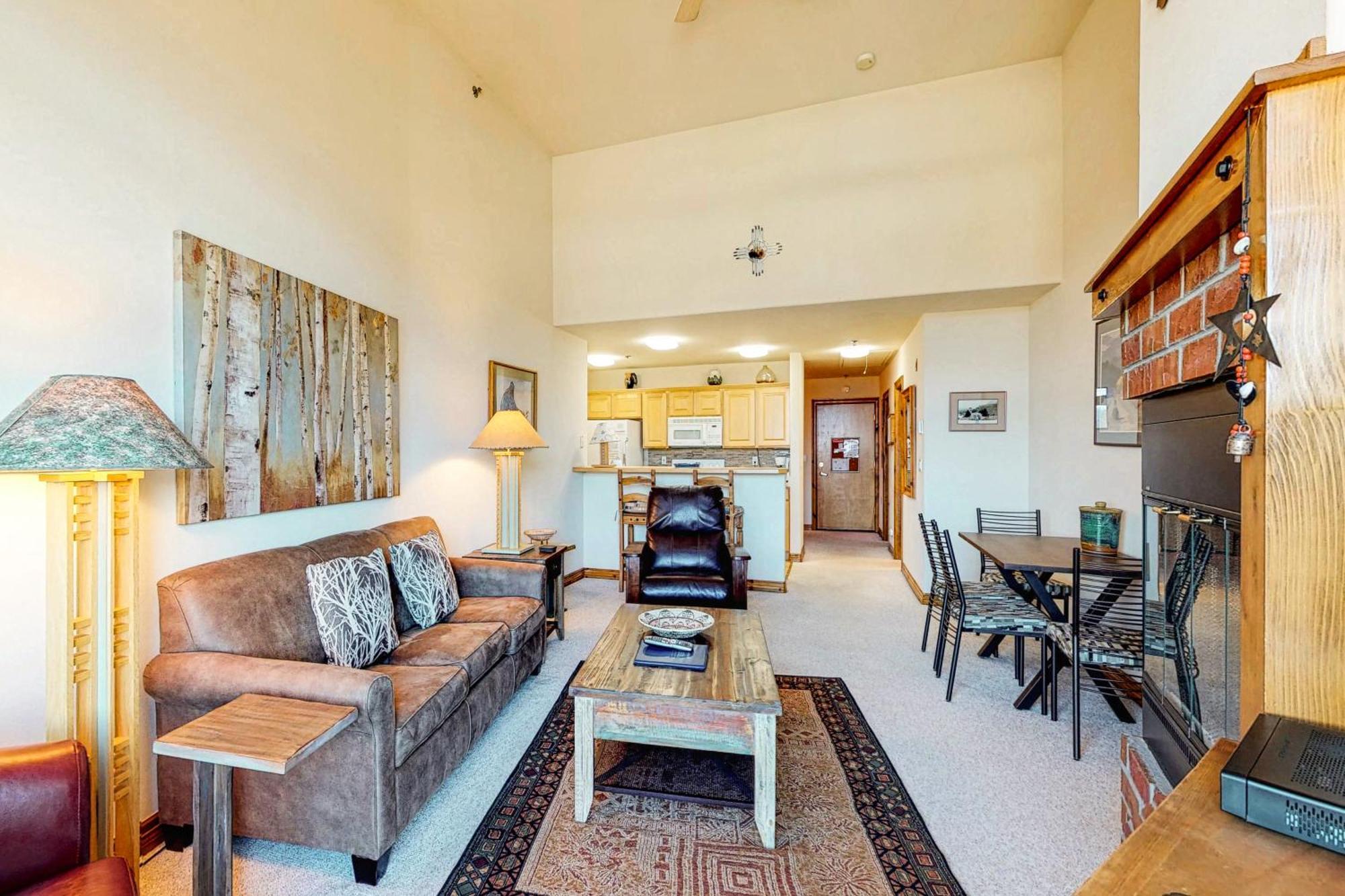 Dillon Commons Hotel Room photo